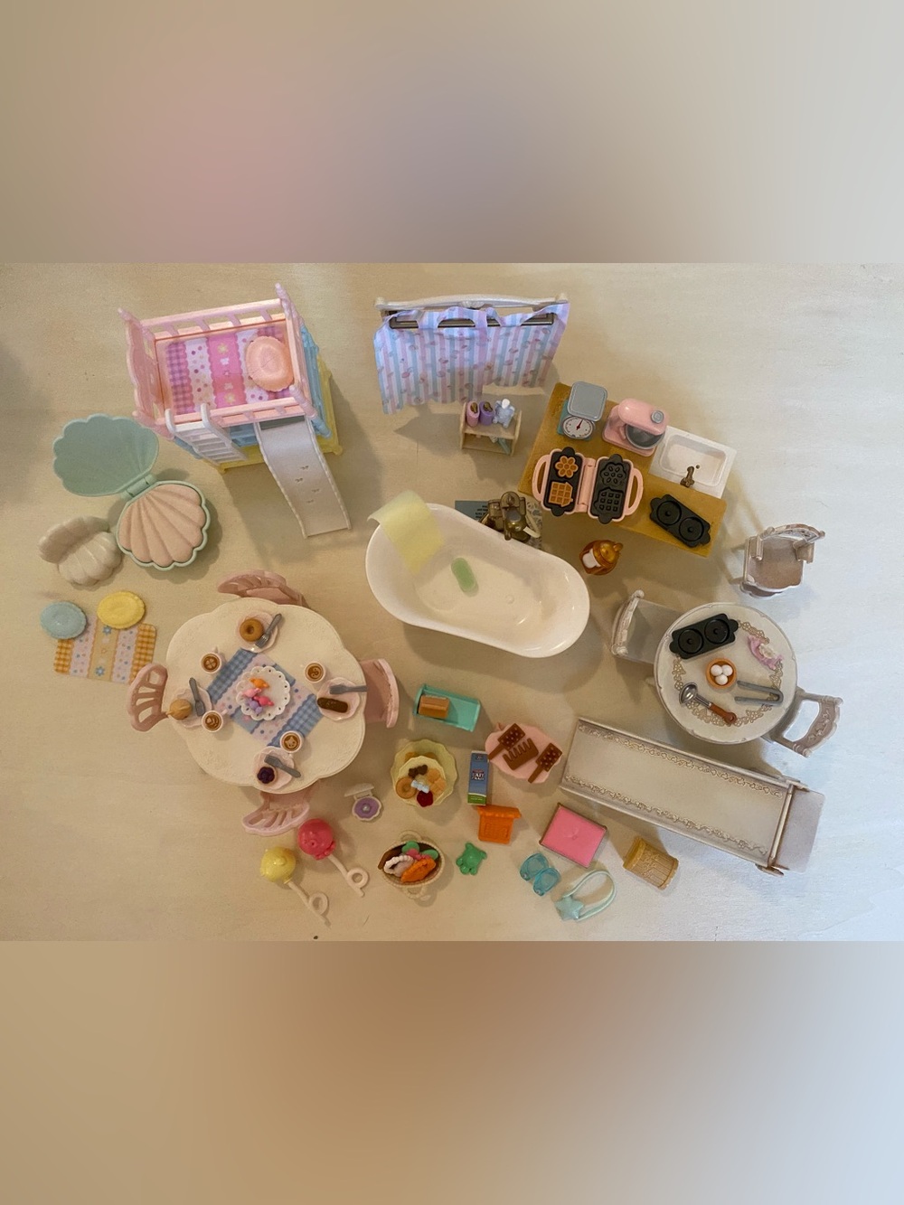 Sylvanian Families/ Calico Critters Furniture & Accessories from 5 sets! - Picture 2 of 12